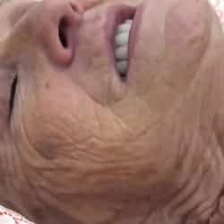 Bestemor nesten 90 år gammel fortsetter med å suge pikk til bunnen